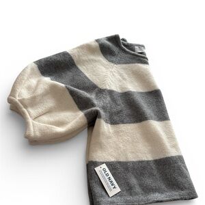Old Navy women's Sweater in Gray and dusty white Stripes